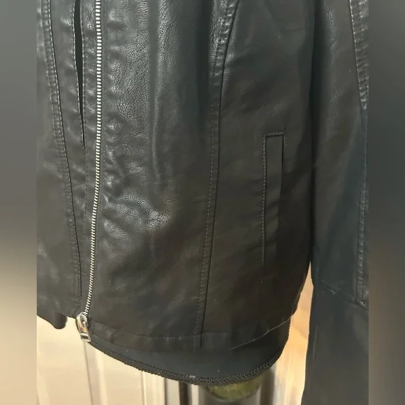 BACCINI Women’s Black Leather Jacket - Picture 9 of 9